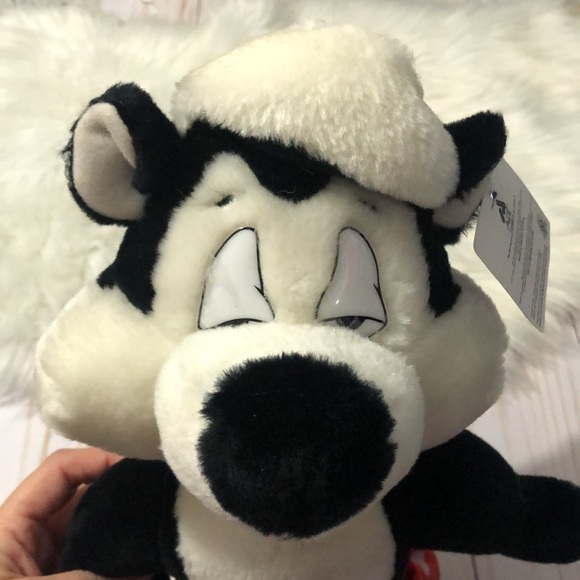 Pepe Le Pew Looney Tunes Valentine Plush - Picture 3 of 10